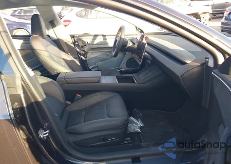 2025 Tesla Model 3 Long Range All-Wheel Drive z USA, uszkodzony, nr VIN 5YJ3E1EB7SF066371